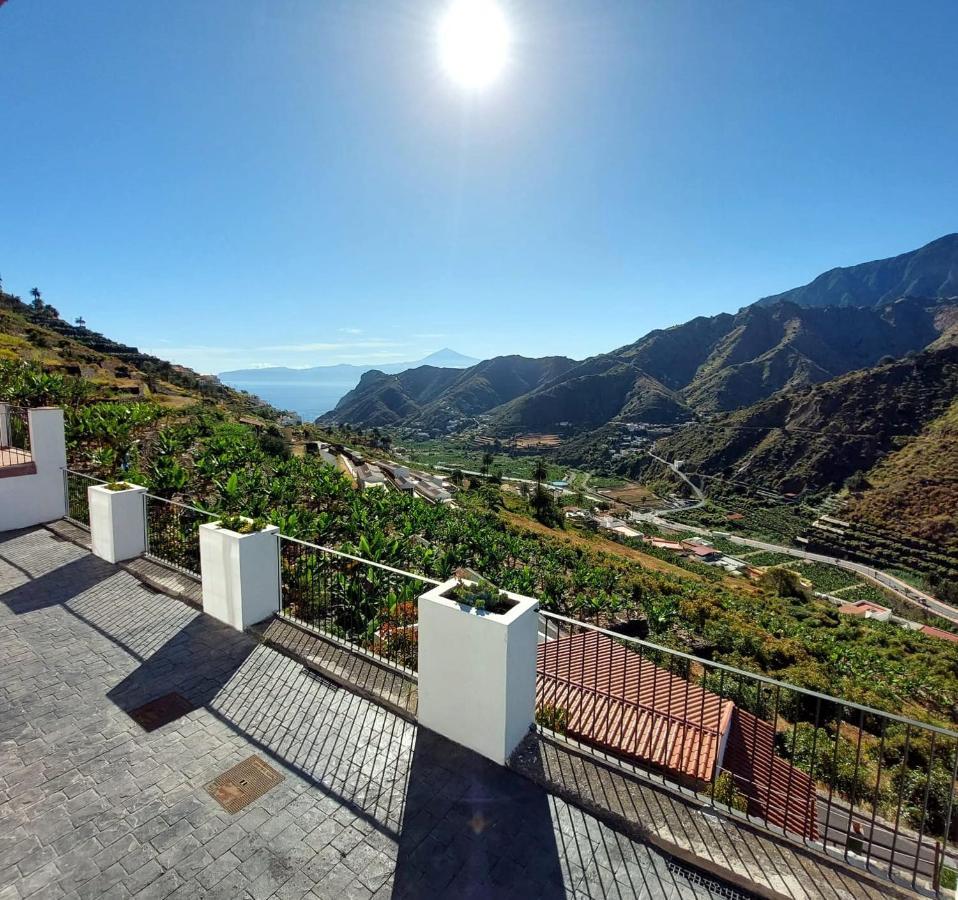 Casa La Sabina Roja 1 - Casa Con Impresionantes Vistas Sobre Hermigua Y El Mar Esterno foto