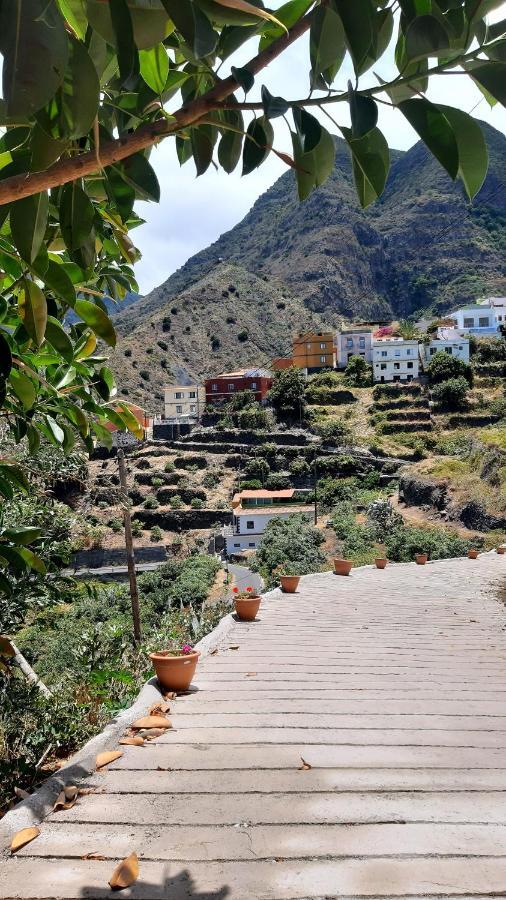 Casa La Sabina Roja 1 - Casa Con Impresionantes Vistas Sobre Hermigua Y El Mar Esterno foto
