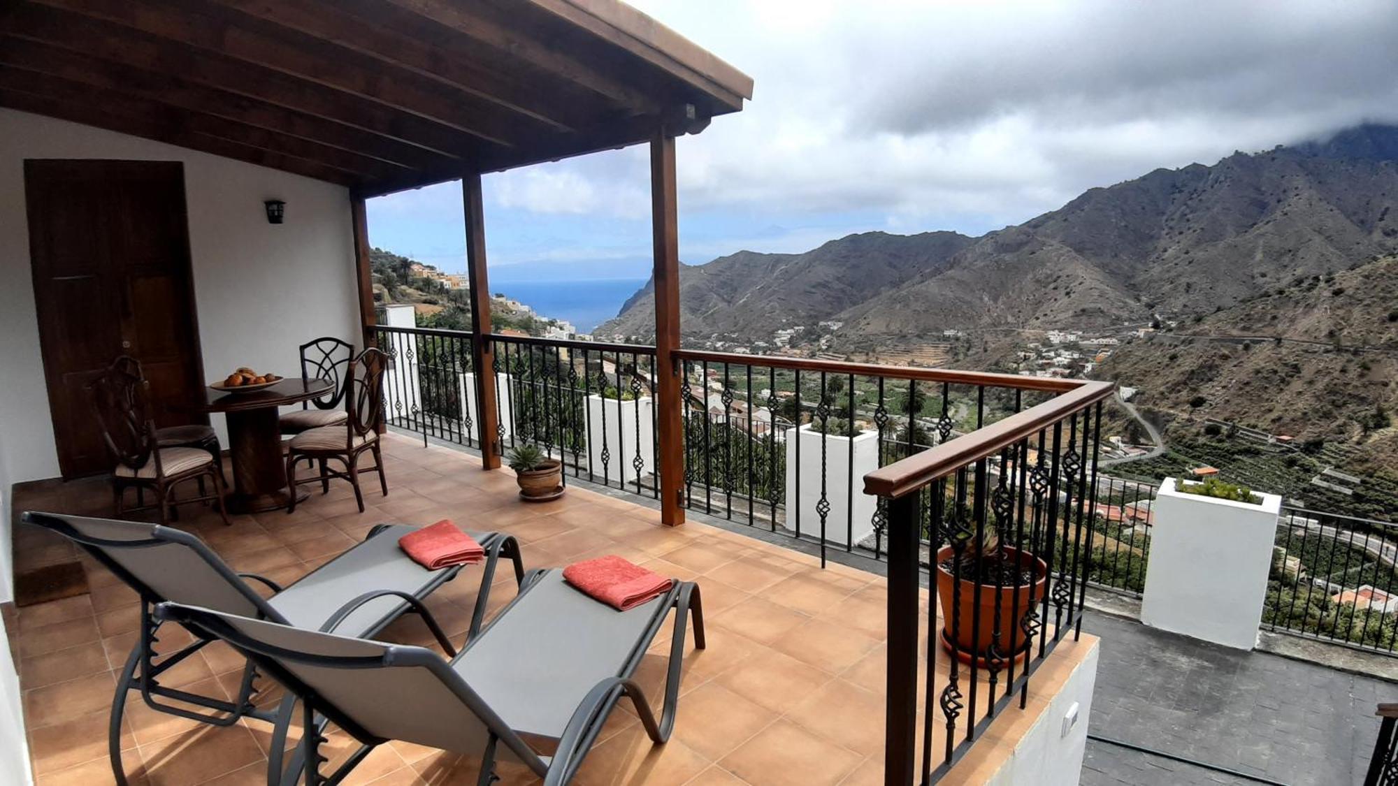 Casa La Sabina Roja 1 - Casa Con Impresionantes Vistas Sobre Hermigua Y El Mar Esterno foto